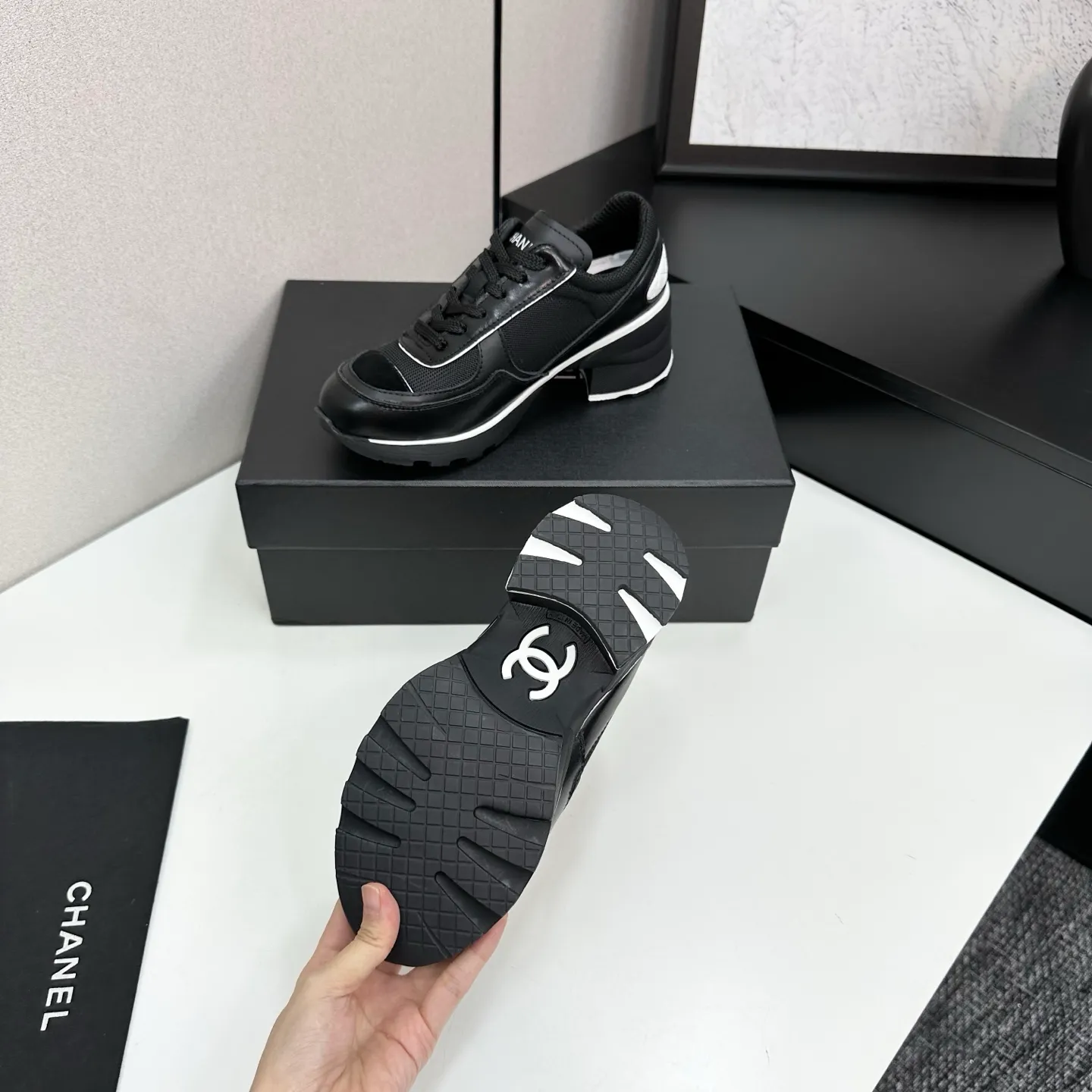 👟👟Ex-factory price 640👟👟Chanel Panda Shoes! 2025 counter's top casual sports shoes. This classic design; the upper is electro-embroidered with a variety of techniques; the outsole is fashionable and sporty; the unusual inclusion of a variety of color matching elements... The diversified mix and match is very good-looking and versatile, and can be used for leisure, fashion, sports, and outdoor... ꫛꫀꪝ Go➫ Materials: ❶Upper made of: original imported first-layer silk cowhide + original waterproof cloth + original first-layer cowhide ❷Inner lining: Original Yangli+wang ❸ Outsole based on: Original TPU combination outsole Counter boutique packaging complete set for women 35–41
